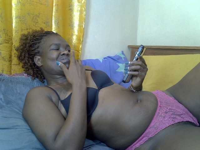 Prettyliz30's BongaCams show and profile