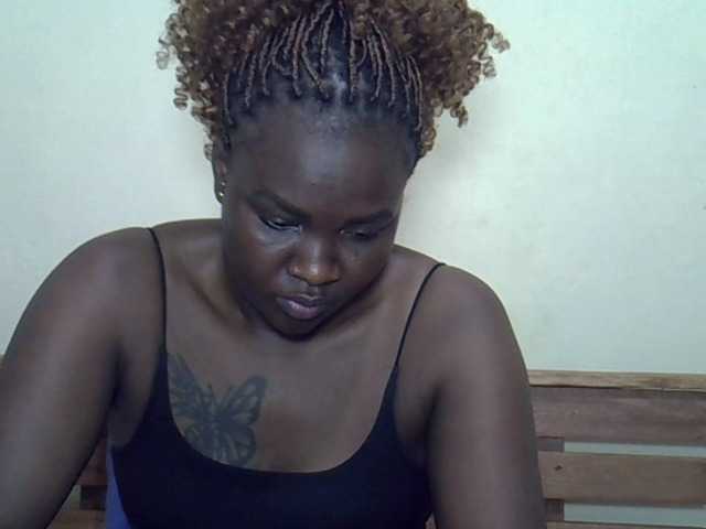 le modèle Prettyliz30 est en webcam porno dans un show sur le site bongacams, il possède les tags suivants: Ebony,Brunette,Hairy