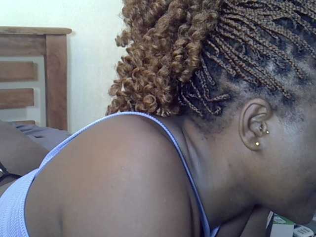 Prettyliz30's BongaCams show and profile