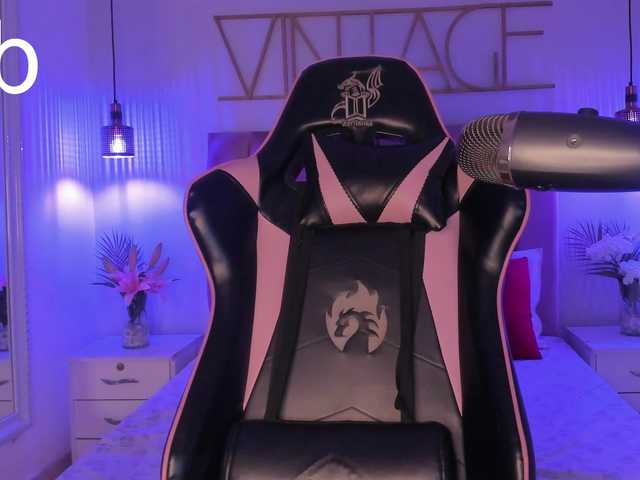 SophiaaHill's BongaCams show and profile