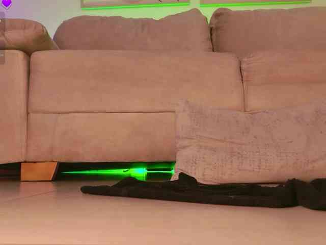 AprilRhodes webcam