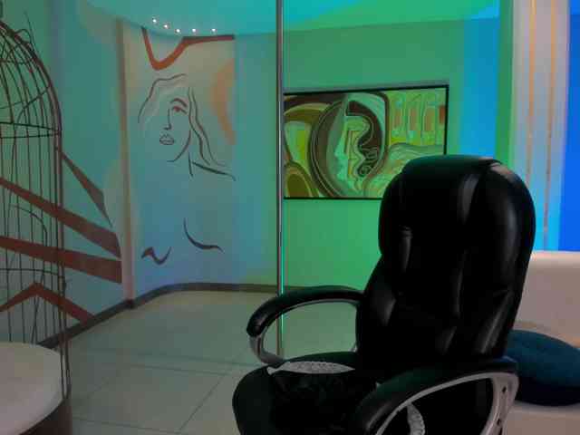 AprilRhodes webcam