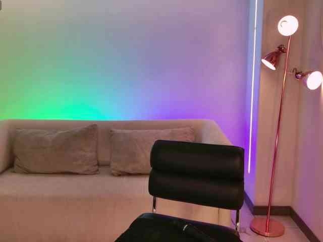 AprilRhodes webcam