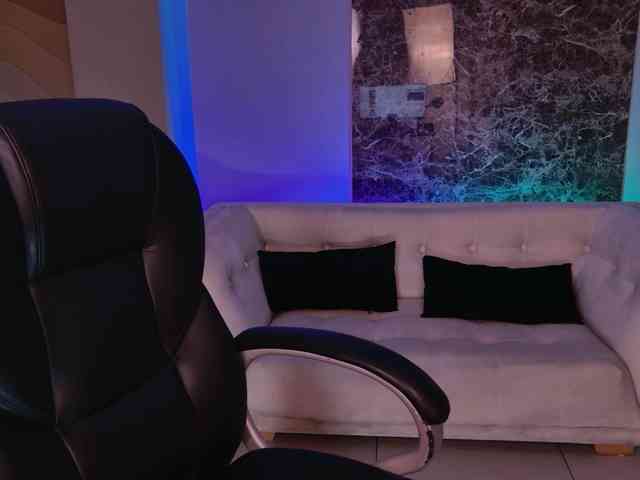 AprilRhodes webcam