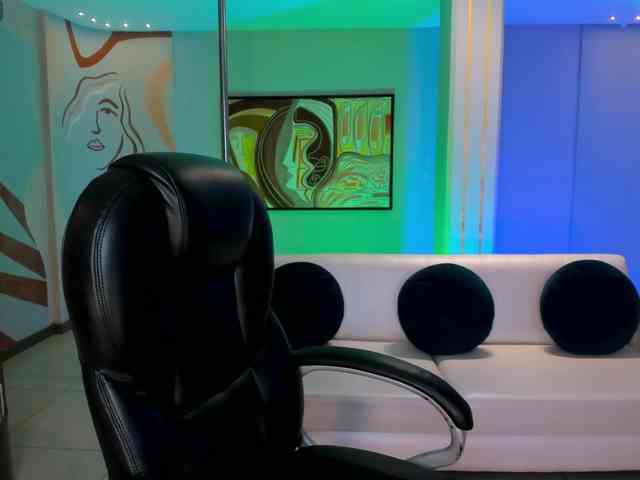 AprilRhodes webcam