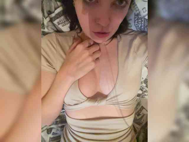 alisonriot Live Webcam on BongaCams