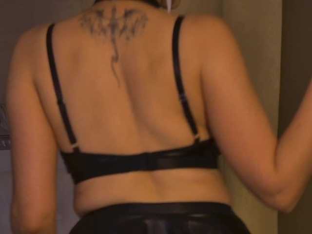 AliceMunro's BongaCams show and profile