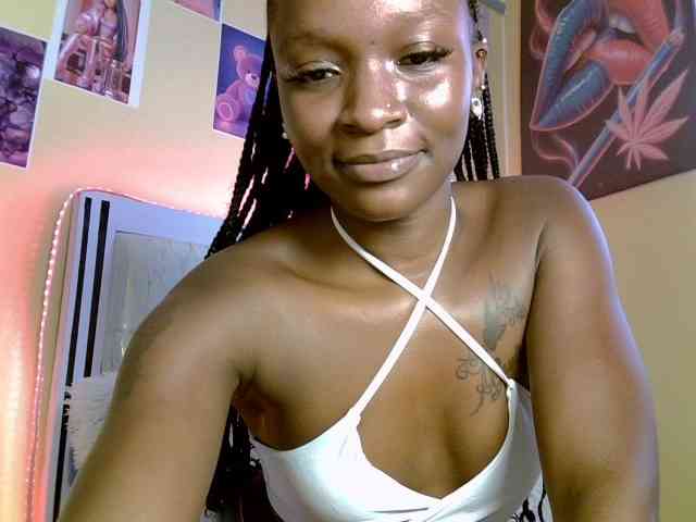 PixieCuddles01 Live Webcam on BongaCams