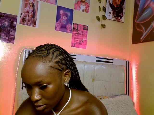 PixieCuddles01 webcam