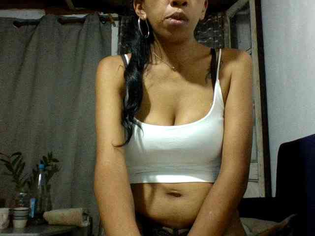 Yaellah Live Webcam on BongaCams