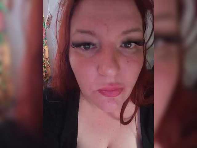 MiaLovely's BongaCams show and profile