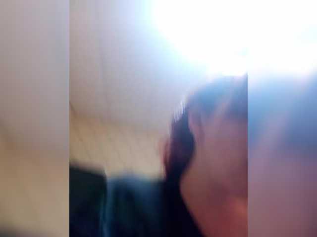 MiaLovely's BongaCams show and profile