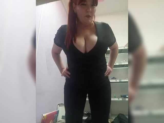 MiaLovely's BongaCams show and profile