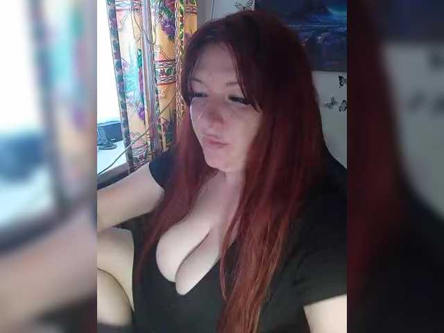 MiaLovely's BongaCams show and profile