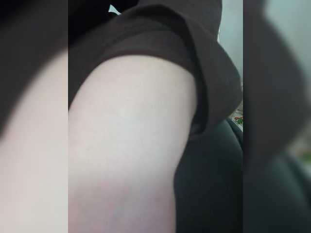 MiaLovely's BongaCams show and profile