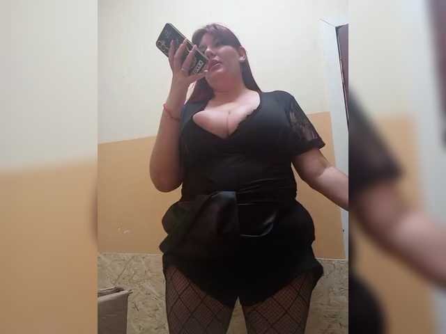 MiaLovely's BongaCams show and profile