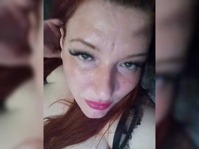 MiaLovely's BongaCams show and profile