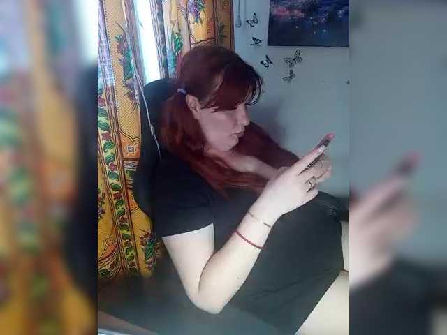 MiaLovely's BongaCams show and profile