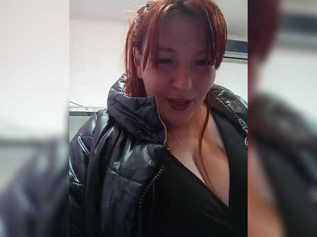 MiaLovely's BongaCams show and profile