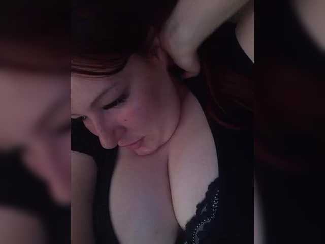 MiaLovely's BongaCams show and profile