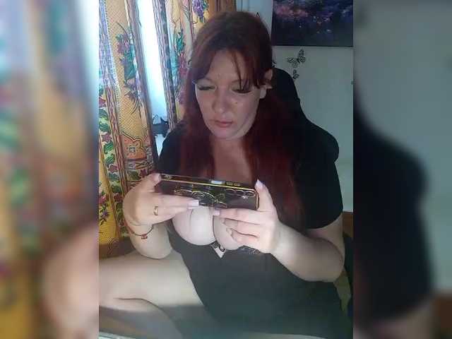 MiaLovely's BongaCams show and profile