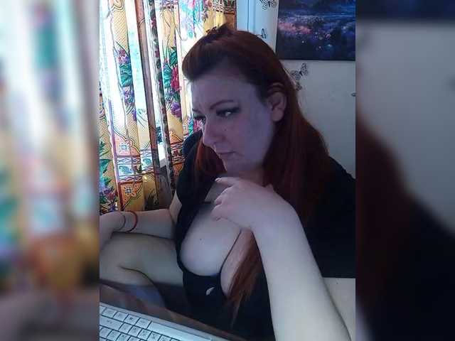 MiaLovely's BongaCams show and profile