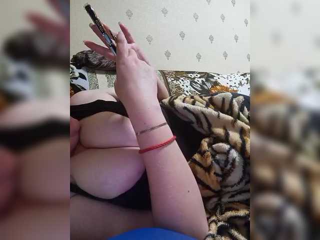 MiaLovely's BongaCams show and profile