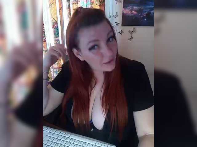 MiaLovely's BongaCams show and profile