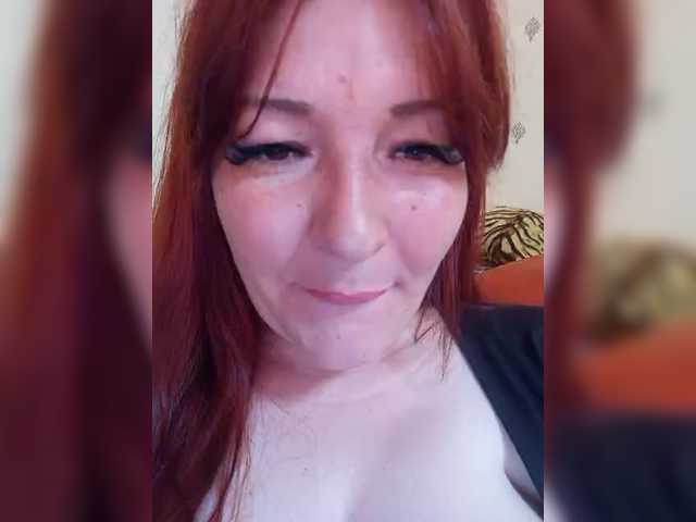 MiaLovely's BongaCams show and profile