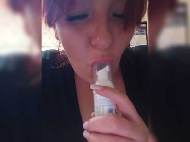 MiaLovely's BongaCams show and profile