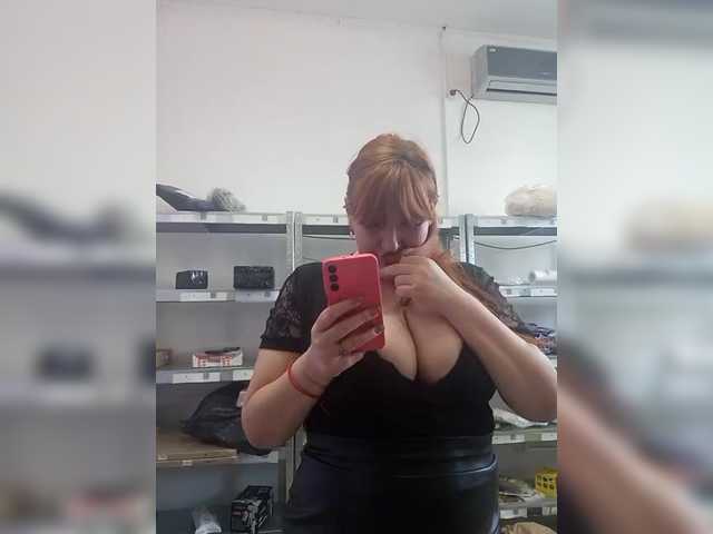 MiaLovely's BongaCams show and profile