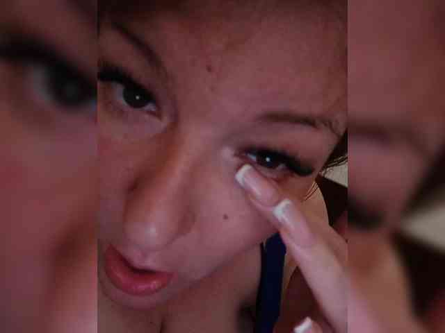 MiaLovely Live Webcam on BongaCams