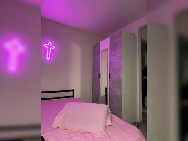 LuxBby's BongaCams show and profile