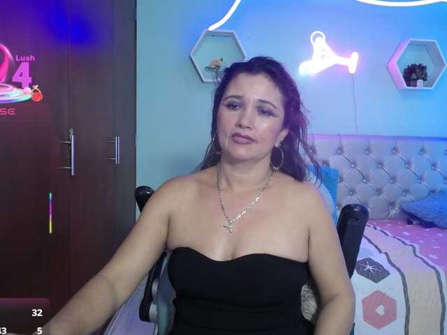 Offline noelia-milf19 on BongaCams