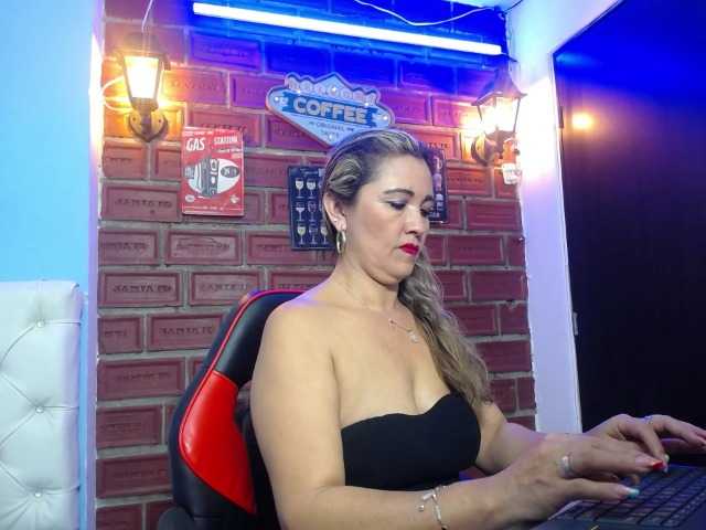 noelia-milf19's BongaCams show and profile