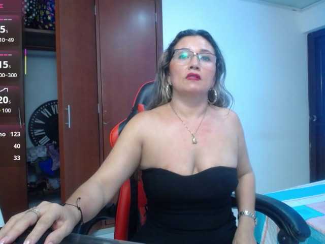 noelia-milf19 Live Cam on BongaCams