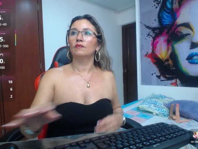 noelia-milf19's BongaCams show and profile