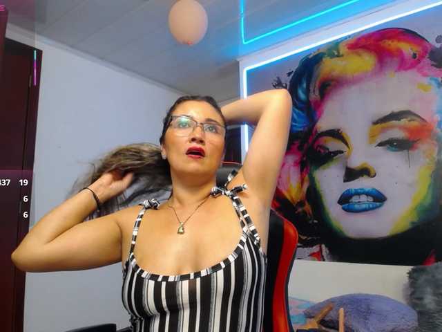 noelia-milf19's BongaCams show and profile