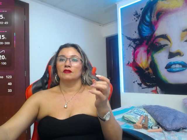 noelia-milf19's BongaCams show and profile