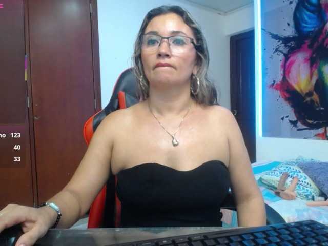 noelia-milf19's BongaCams show and profile