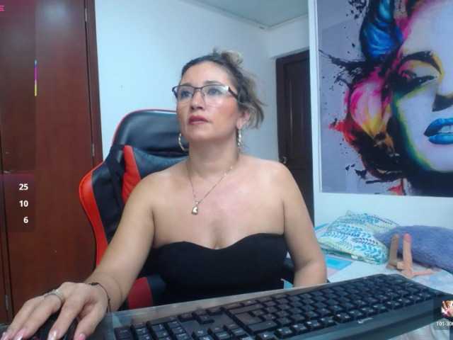 noelia-milf19's BongaCams show and profile