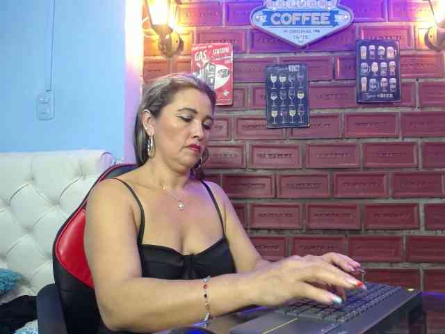 noelia-milf19 webcam
