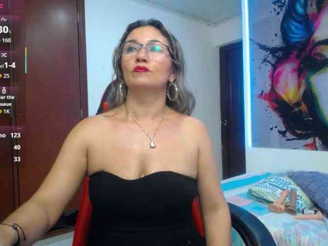 noelia-milf19 webcam