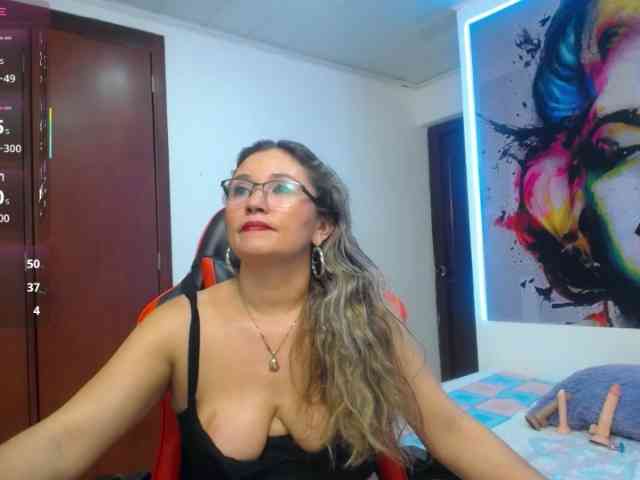 noelia-milf19 webcam