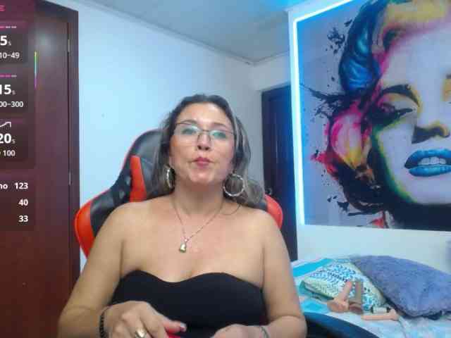 noelia-milf19 webcam