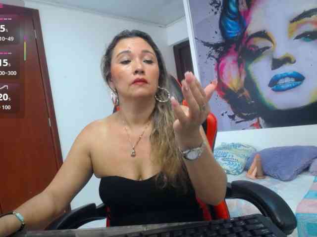 noelia-milf19 webcam