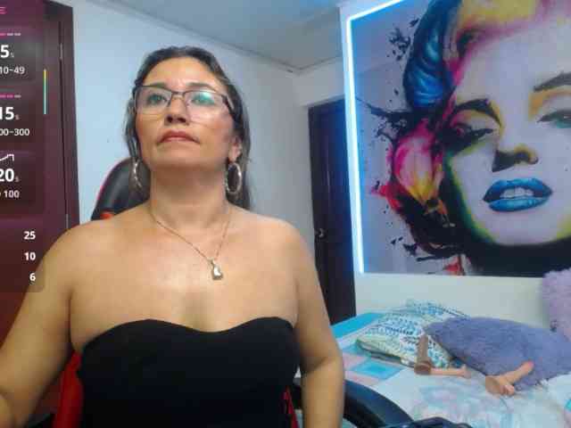 noelia-milf19 webcam