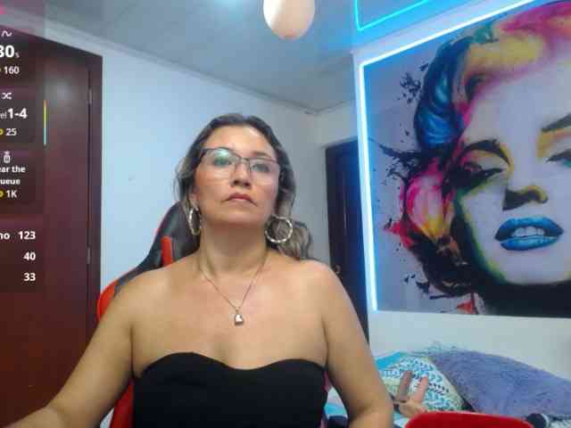 noelia-milf19 webcam