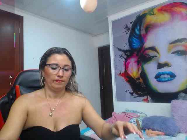 noelia-milf19 webcam