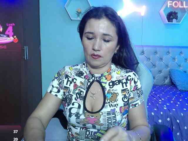 noelia-milf19 webcam